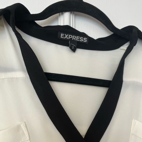 Express White Blouse with black detailing - Picture 2 of 4